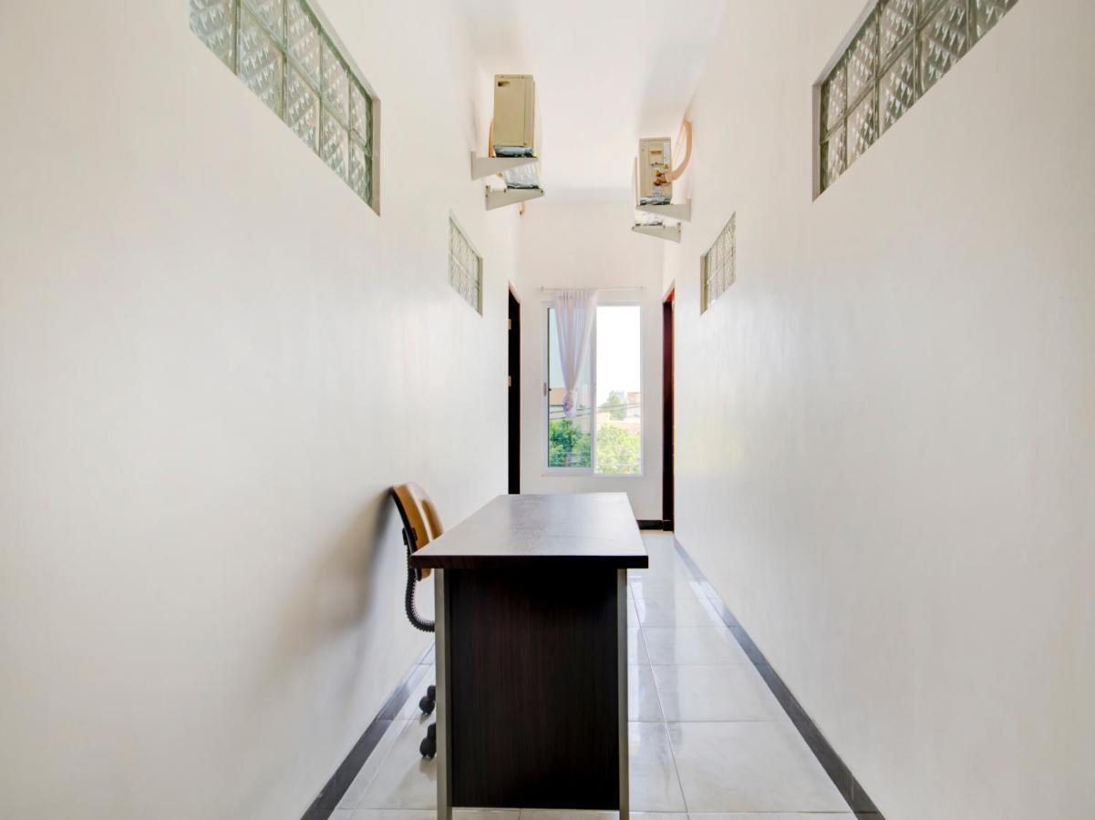 Oyo Life 3987 Kost Aditya Surabaya Luaran gambar