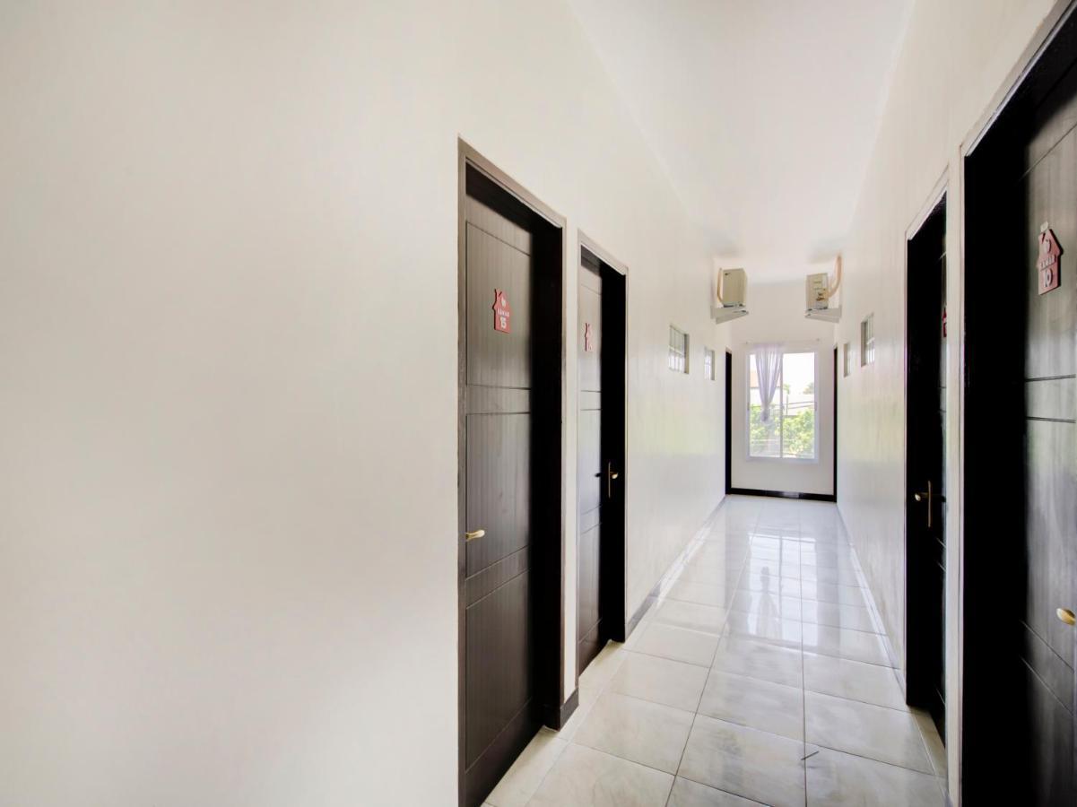 Oyo Life 3987 Kost Aditya Surabaya Luaran gambar