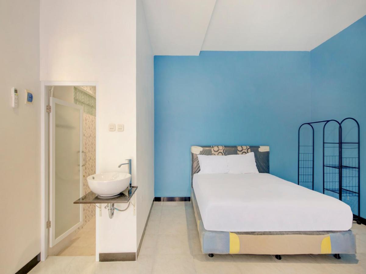 Oyo Life 3987 Kost Aditya Surabaya Luaran gambar